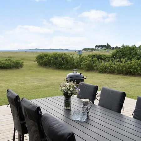 Lovely In With House Sea View